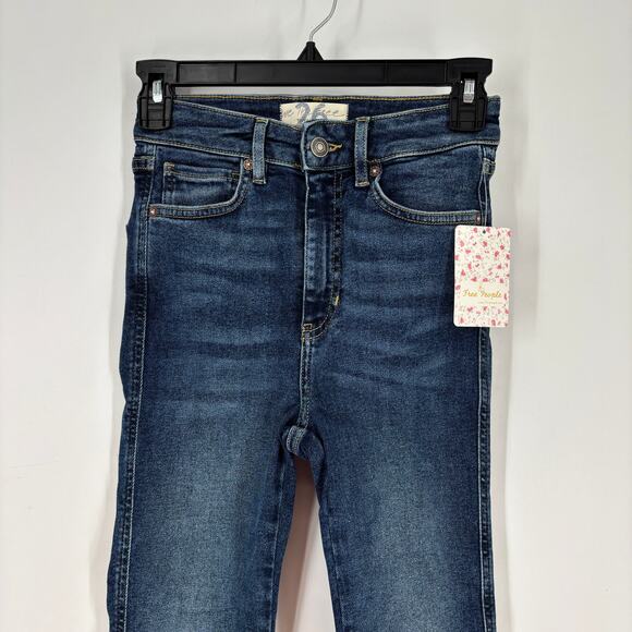 Free People Frayed-Hem Skinny Capri Jeans Blue Size 26 MSRP $78 NWT - Picture 8 of 8